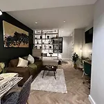 715 Foreshore Place Luxury Apartment-Cape Town Cbd